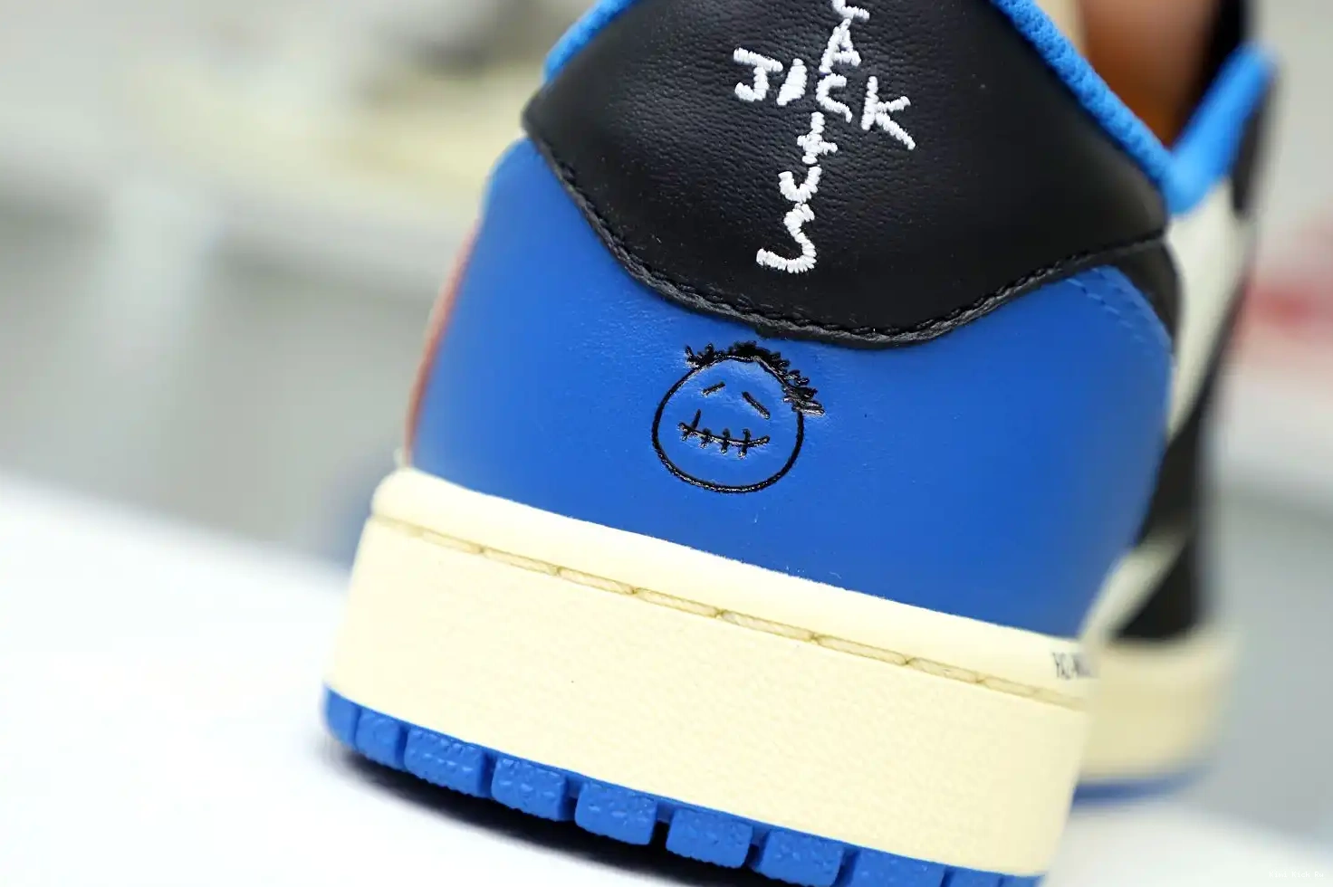 SCOTT 1 FRAGMENT DESIGN JORDAN X Kimikick AIR LOW X TRAVIS 0801